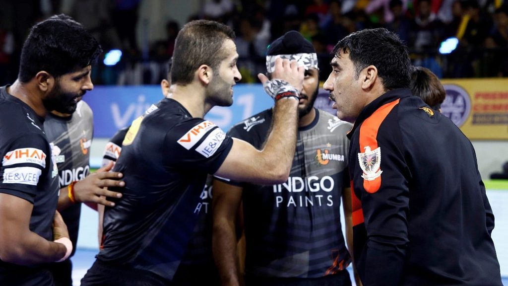 U Mumba coach Sanjeev Kumar has a word with his players.